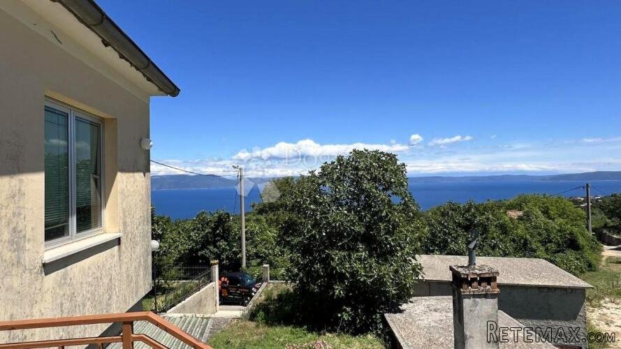 PROSTRANA KUĆA ZA ADAPTACIJU SA POGLEDOM NA KVARNER!