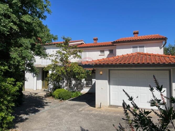 Krk,Malinska,samostojeća kuća s 5 stambenih jedinica,pogled