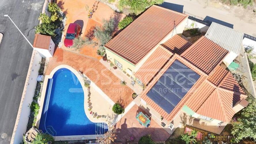 NEW LISTING TO VOSS HOMES - An impressive and large 4 bed.. - 3