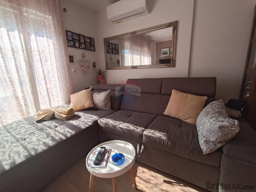 Rovinj, kuća u nizu na odličnoj lokaciji,s dvje stambene jed - 4