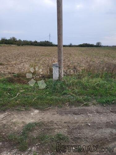 Zemljište 11000m2, Čehi