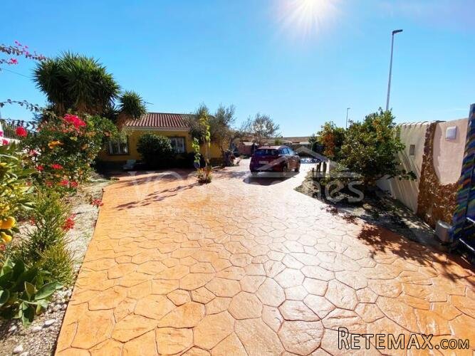 NEW LISTING TO VOSS HOMES - An impressive and large 4 bed.. - 6