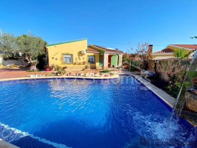 NEW LISTING TO VOSS HOMES - An impressive and large 4 bed.. - 7