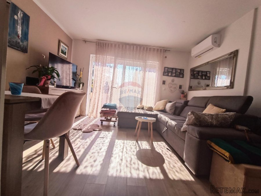 Rovinj, kuća u nizu na odličnoj lokaciji,s dvje stambene jed - 7