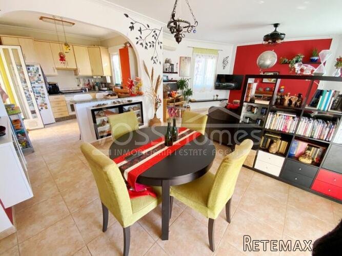 NEW LISTING TO VOSS HOMES - An impressive and large 4 bed.. - 9