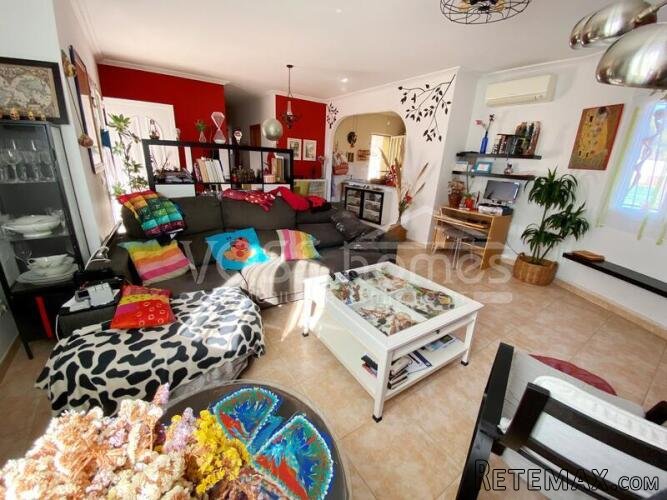 NEW LISTING TO VOSS HOMES - An impressive and large 4 bed.. - 10