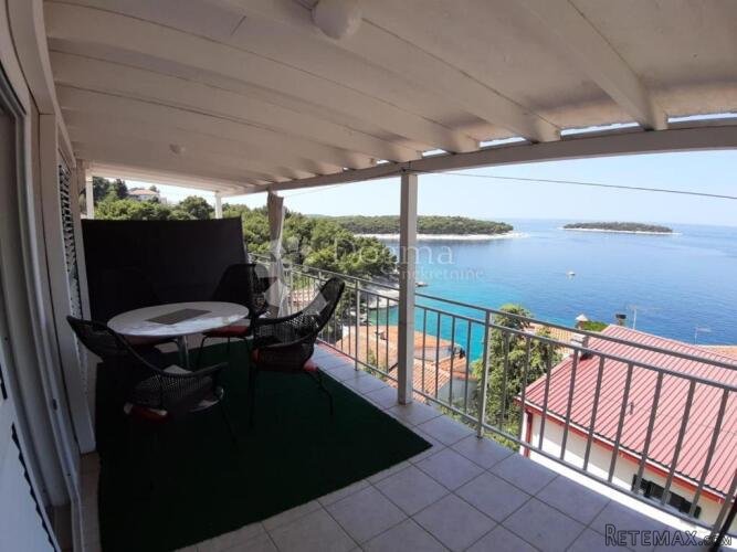 PRIMOŠTEN- KUĆA S 9 APARTMANA I TOP POGLEDOM