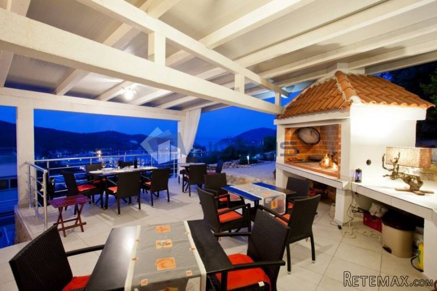 Vis - kuća 300 m2 + 1.700m okućnica + bazen - 4