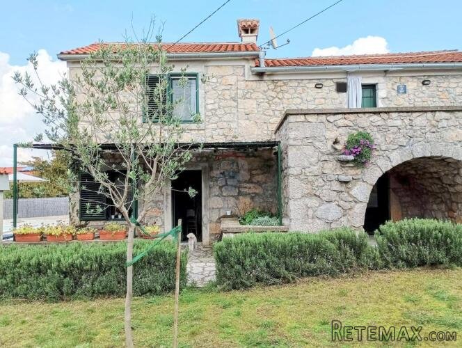 OTOK KRK,MALINSKA - kamena kuća s bazenom
