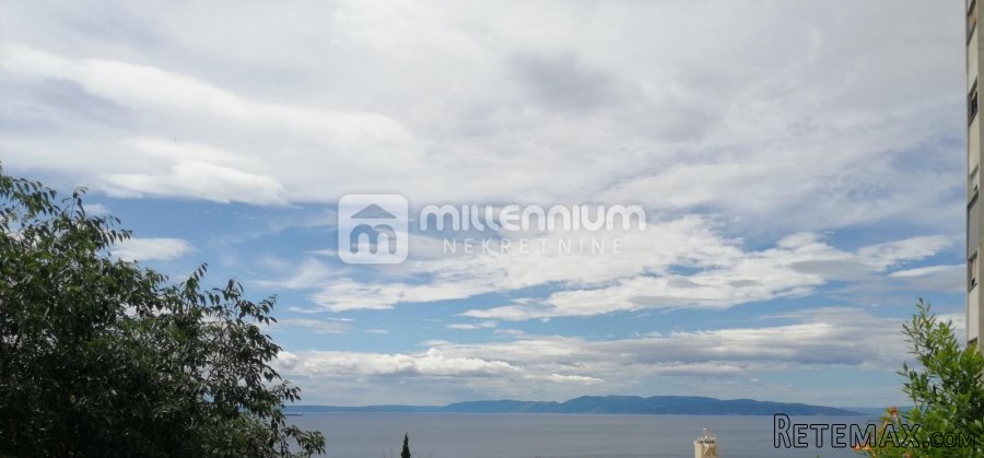 Rijeka, Krimeja, 3-sobni stan s db, balkon i dvorište