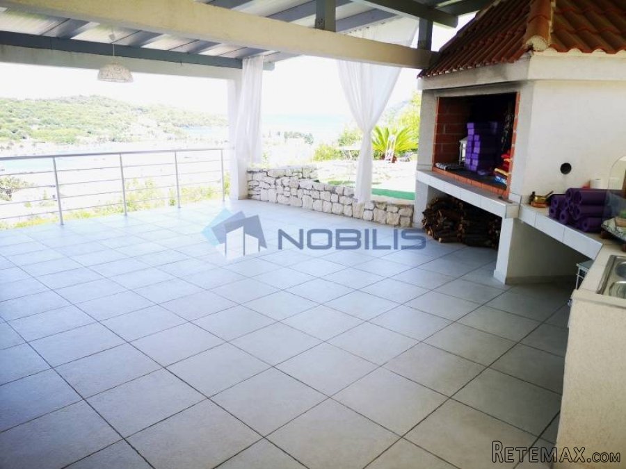 Vis - kuća 300 m2 + 1.700m okućnica + bazen - 9
