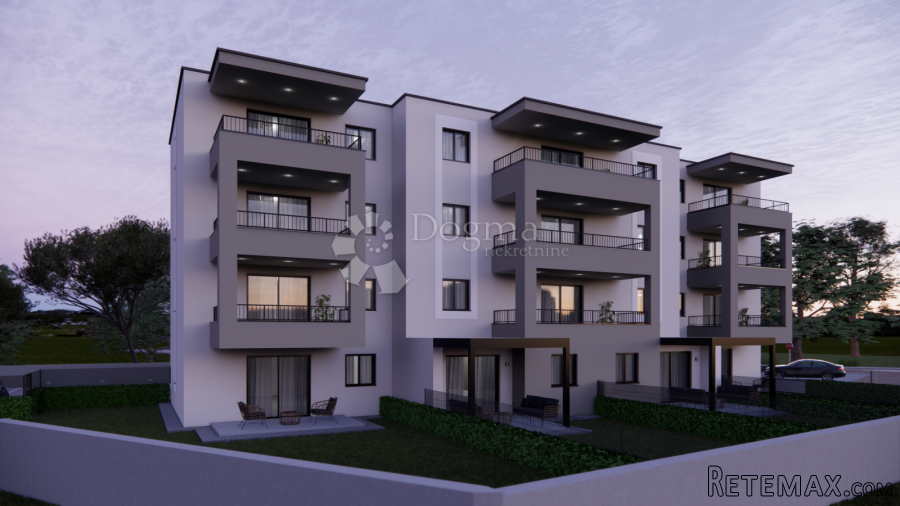 Moderna novogradnja u prizemlju sa okućnicom-POREČ,okolica