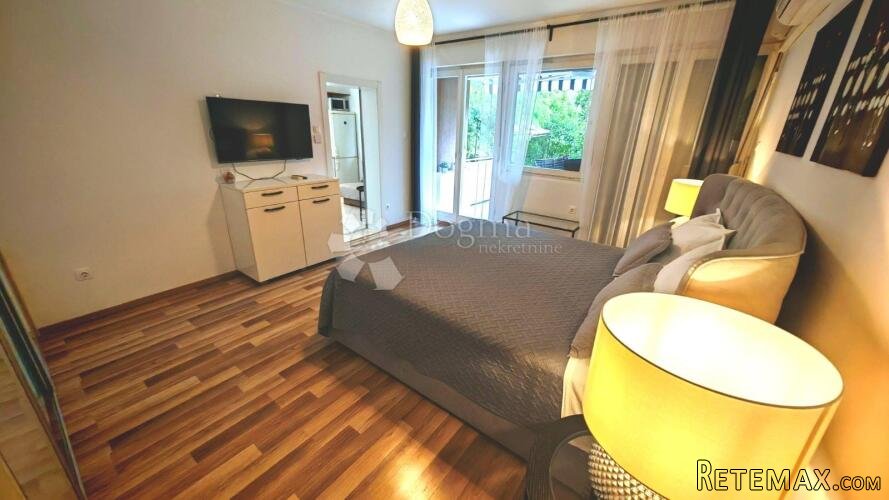 Lukoran : Stan s velikim vrtom, 180m od mora