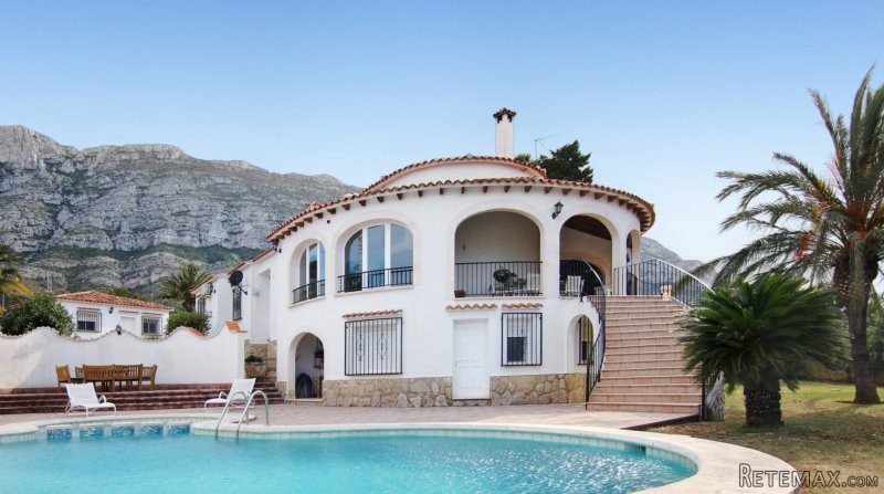Substantial Family Villa in Denia