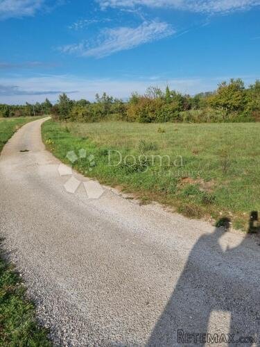 GRAĐEVINSKI TEREN U PARIŽIMA