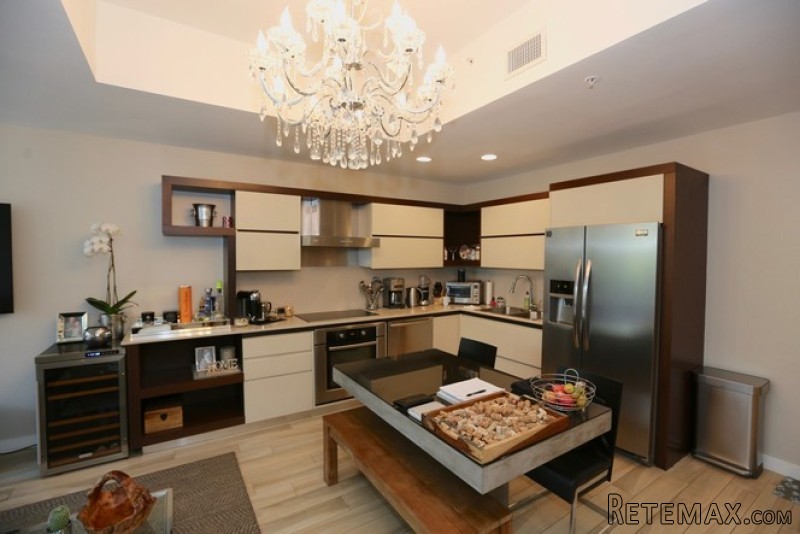 2 bedroom Flat For Sale: 2100 PARK AV #.. - 2