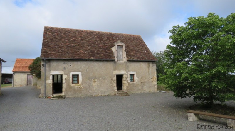 Farmhouse with barns and 2nd house to.. - 2