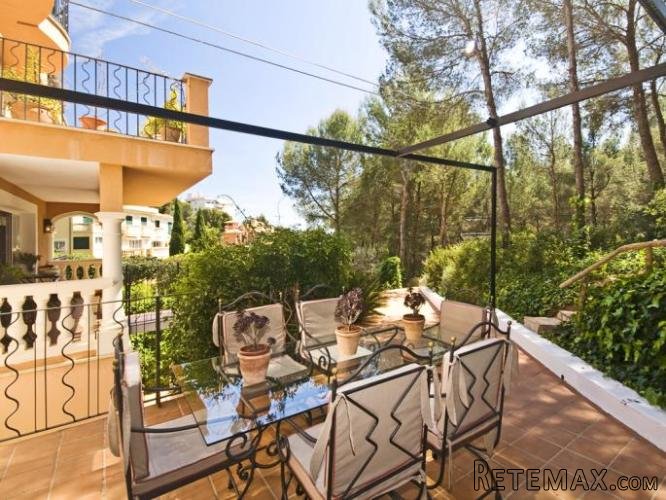 The property offers a 180m2 spread across 2 floors with a.. - 3