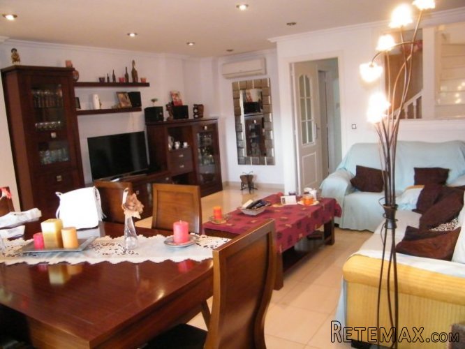 This fantastic townhouse is located in the lovely village.. - 3