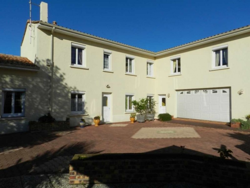 Lovely House with Pool
