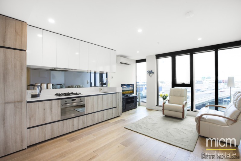 An Ultra-Stylish Habitat Retreat
