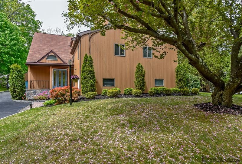 5 bedroom House For Sale: 70 Dogwood..