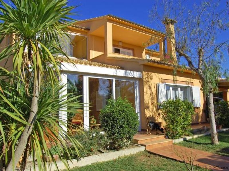 Cosy Single Family Home In Residential..