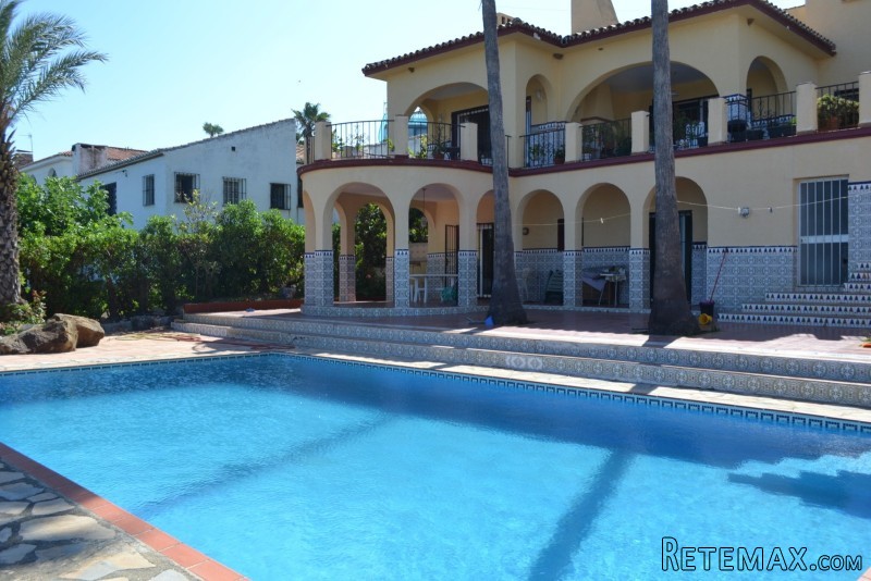4 bedroom property near Estepona Back..