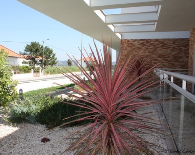 2 bedroom apartment in a good location..