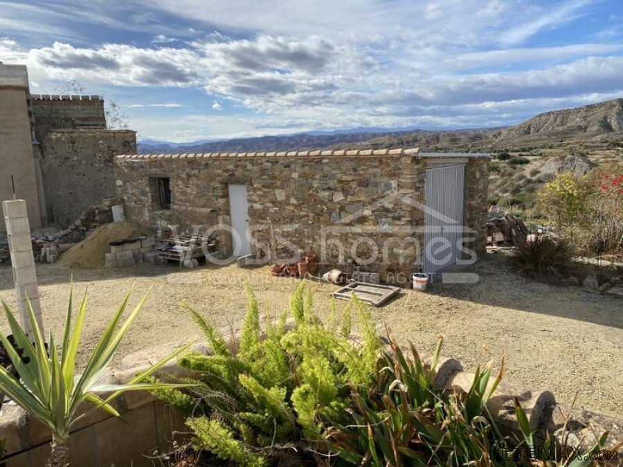 NEW & EXCLUSIVE LISTING TO VOSS HOMES - A large.. - 11