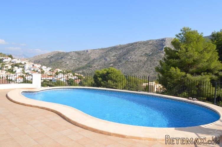 An impressive detached villa south east facing with.. - 2
