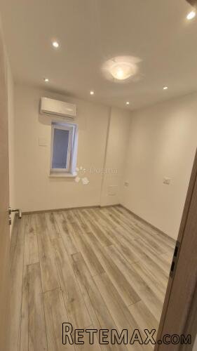 Dvosobni stan u centru Pule površine 72,83 m2 - 2