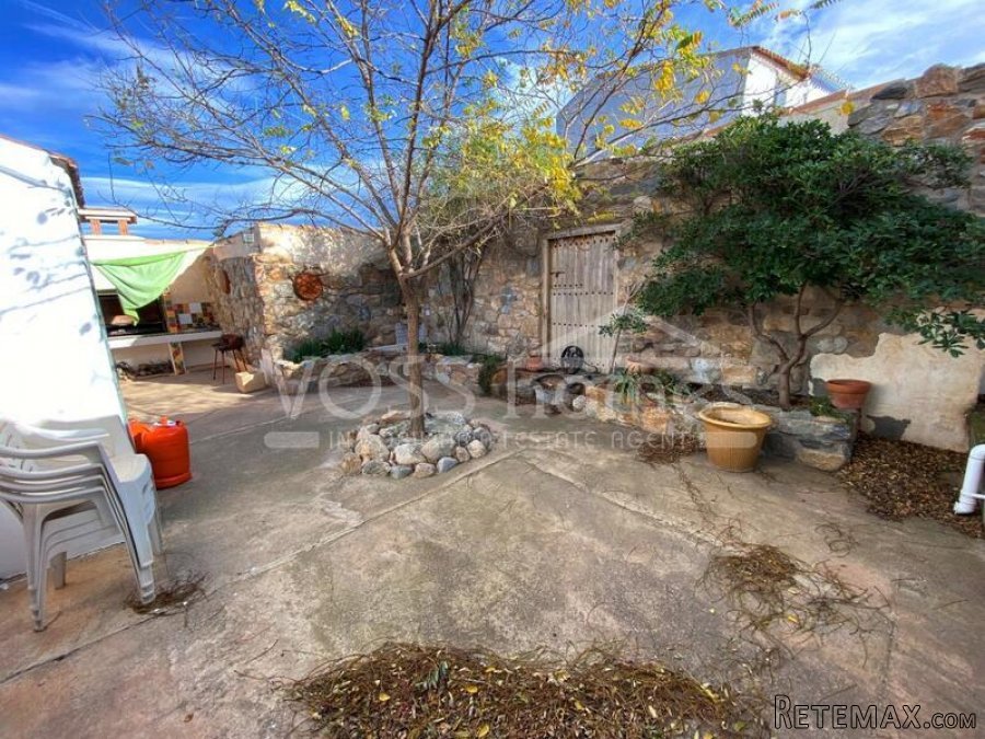 NEW & EXCLUSIVE LISTING TO VOSS HOMES - A large.. - 12