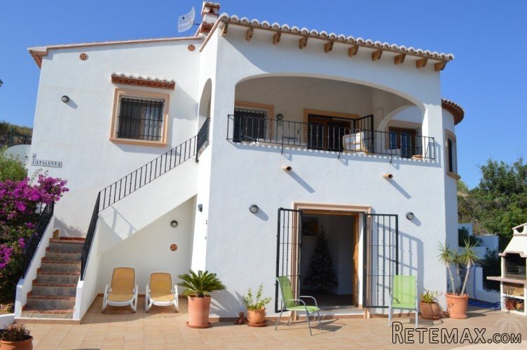 An impressive detached villa south east facing with.. - 3