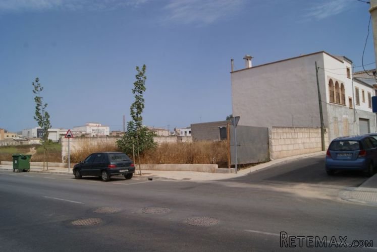 Excellent Urban Plot with house designed, equipped with all..