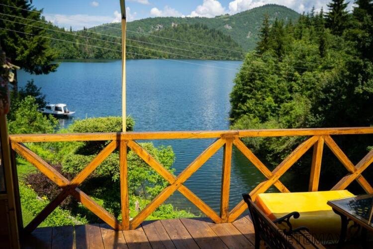 Vikendica na Zlatarskom jezeru sa privatnim zalivom - 4
