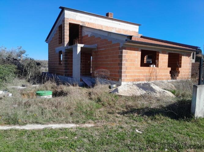 Istra,Manjadvorci,kuća od 100 m2 u roh bau fazi