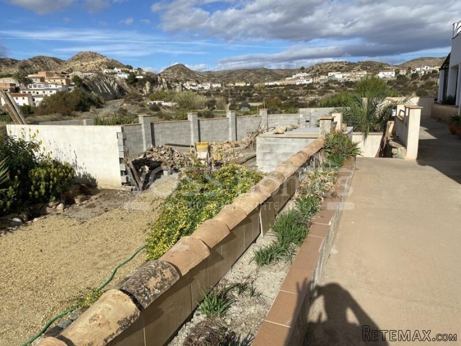 NEW & EXCLUSIVE LISTING TO VOSS HOMES - A large.. - 16