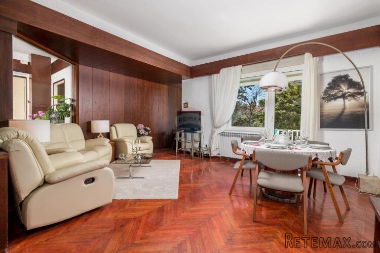 Rijeka, Bulevard, dvosobni stan 81m2, balkon