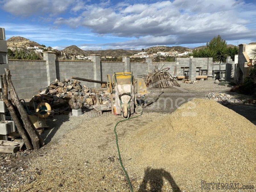 NEW & EXCLUSIVE LISTING TO VOSS HOMES - A large.. - 20