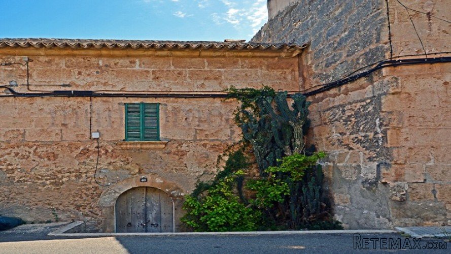 Townhouse to reform in Buger, lots of nice features plus a.. - 2