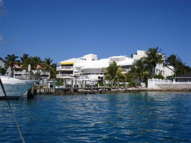 Apartment/townhouse - Situated on..