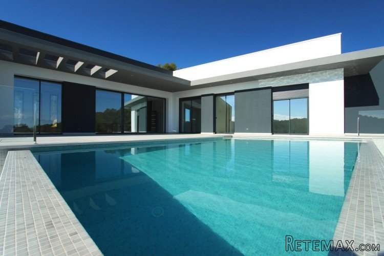 This modern luxury villa is currently under construction on.. - 3