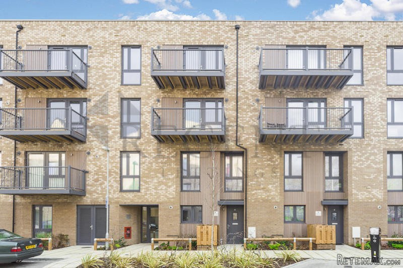 3 bedroom maisonette for sale