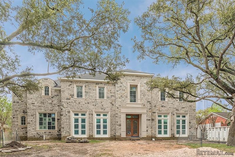 5 bedroom House For Sale: 5683 Longmont..