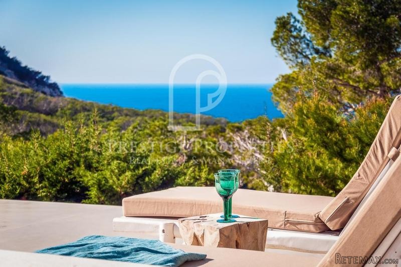 Refurbished villa in stunning natural.. - 2