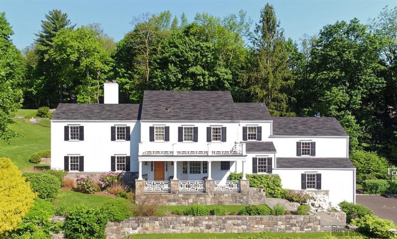5 bedroom House For Sale: 696 Lake..