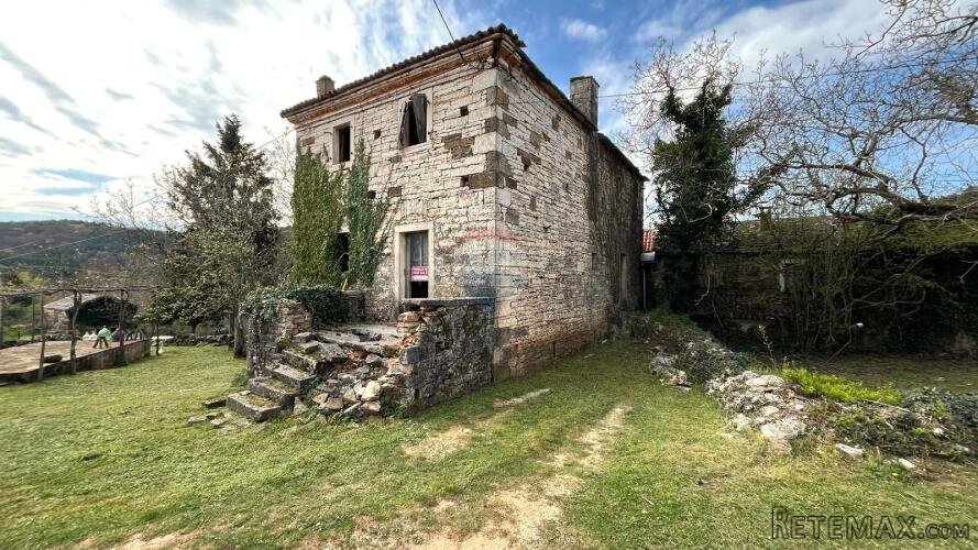 Istra, Oprtalj, okolica – kompleks nekretnina s potencijalom