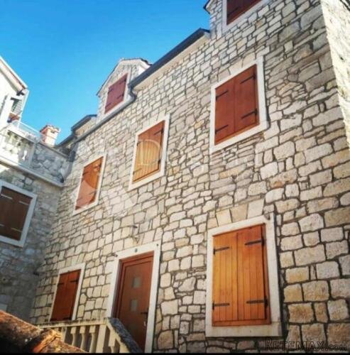 Prilika! Poslovno-stambena vila u Supetru, Brač - 2