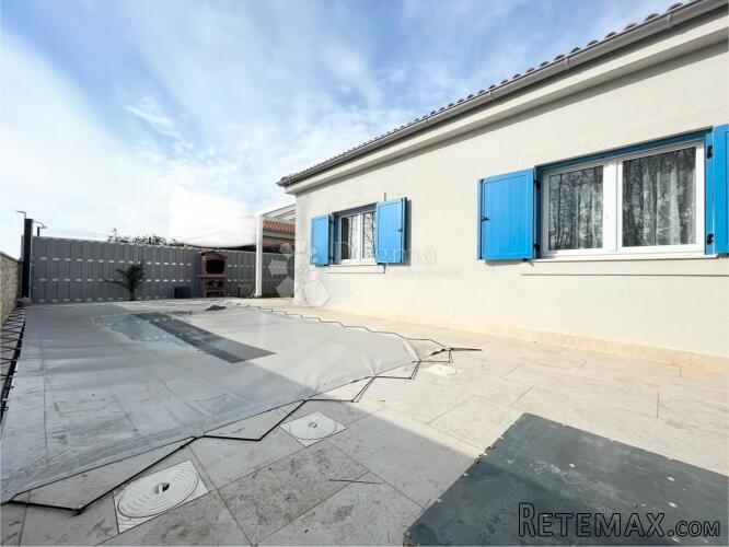 NOVIGRAD, VILA SA BAZENOM - PRILIKA! - 3